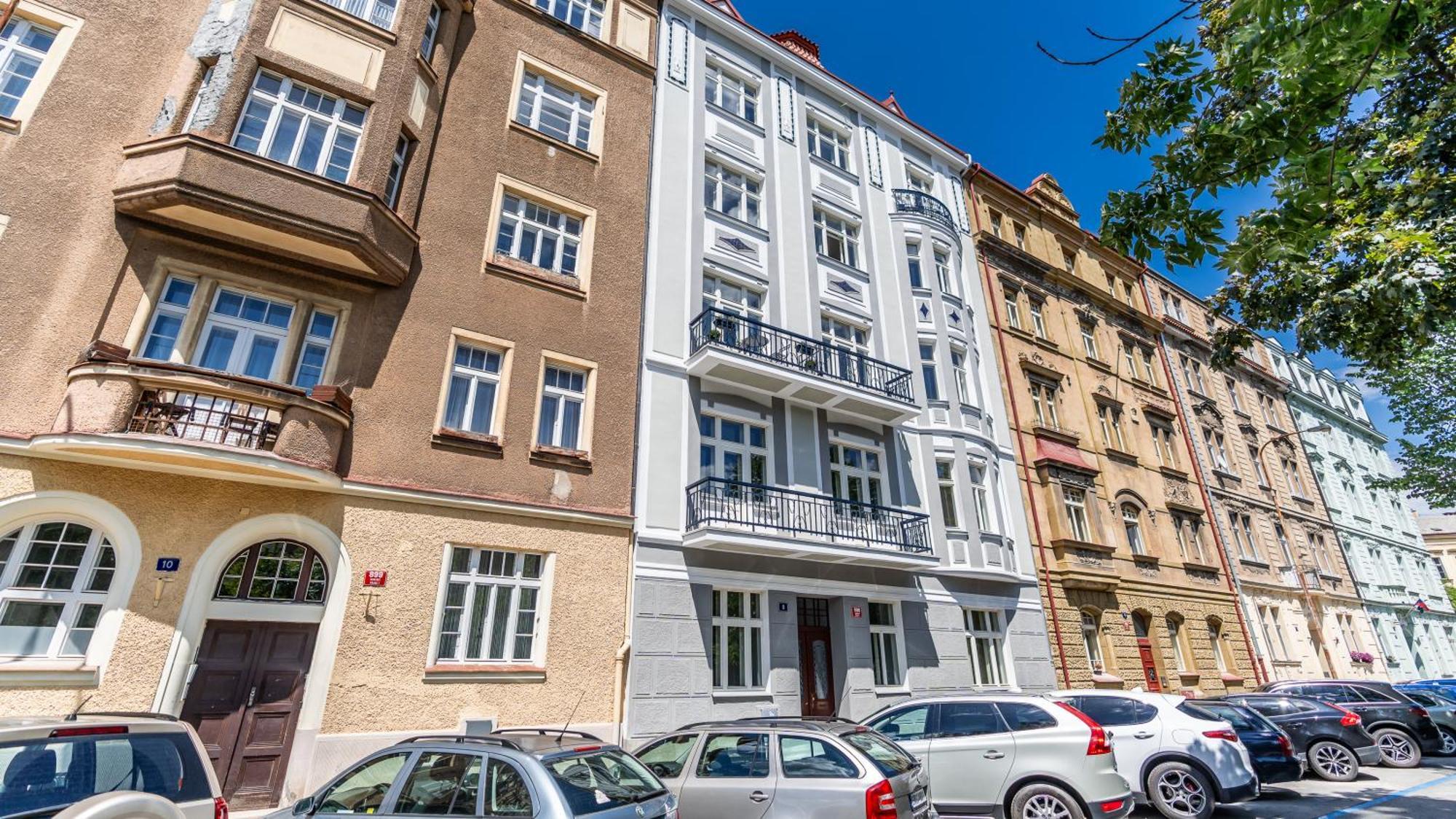 Appartement In The Clouds Letna - Luxury With Romantic Balconies In Quiet Centre Of *