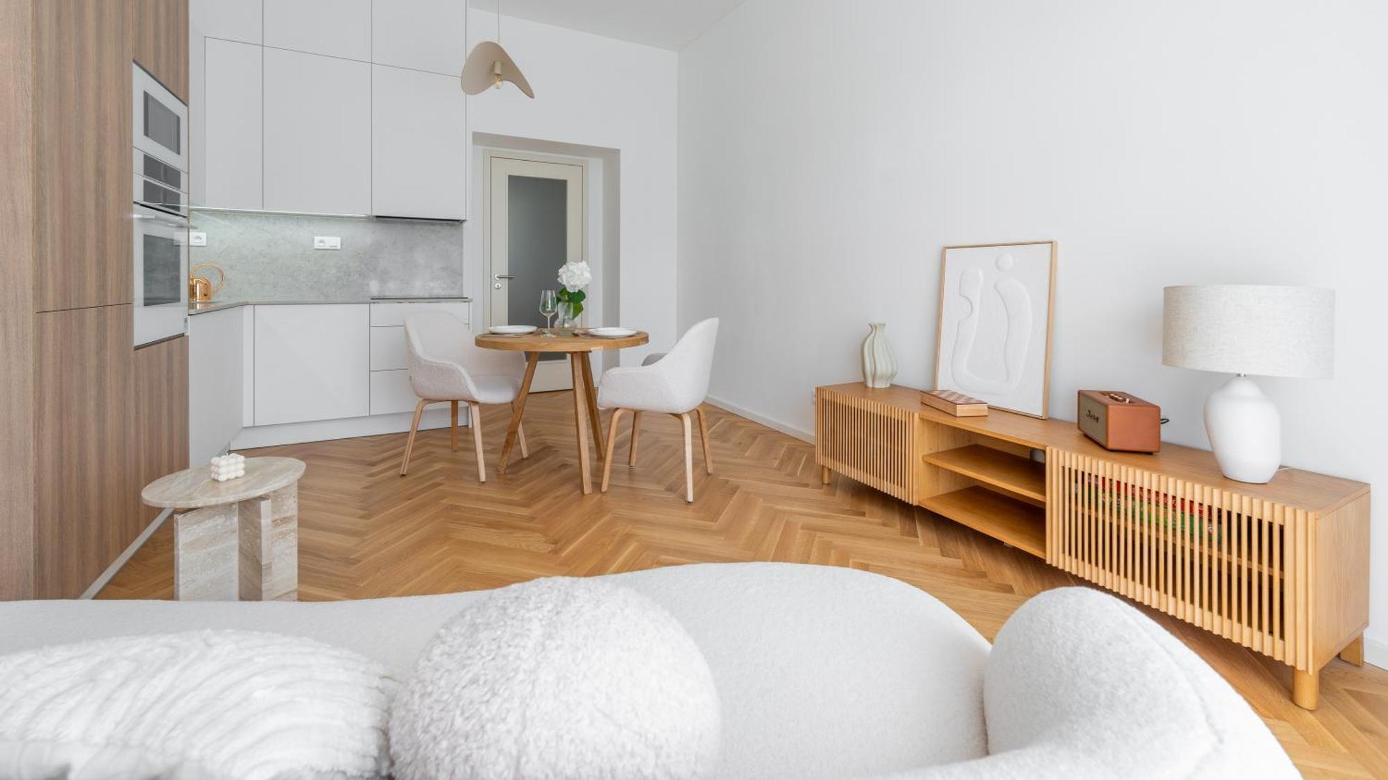 Appartement In The Clouds Letna - Luxury With Romantic Balconies In Quiet Centre Of *