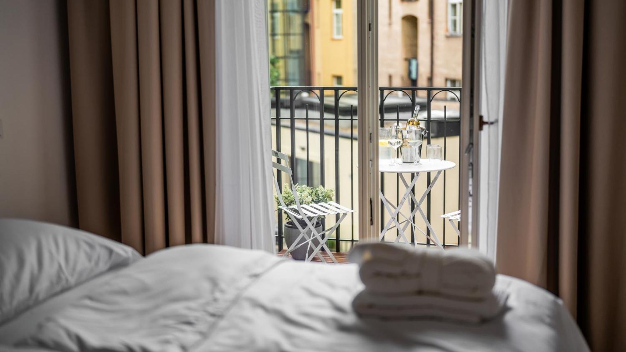 In The Clouds Letna - Luxury With Romantic Balconies In Quiet Centre Of Appartement *