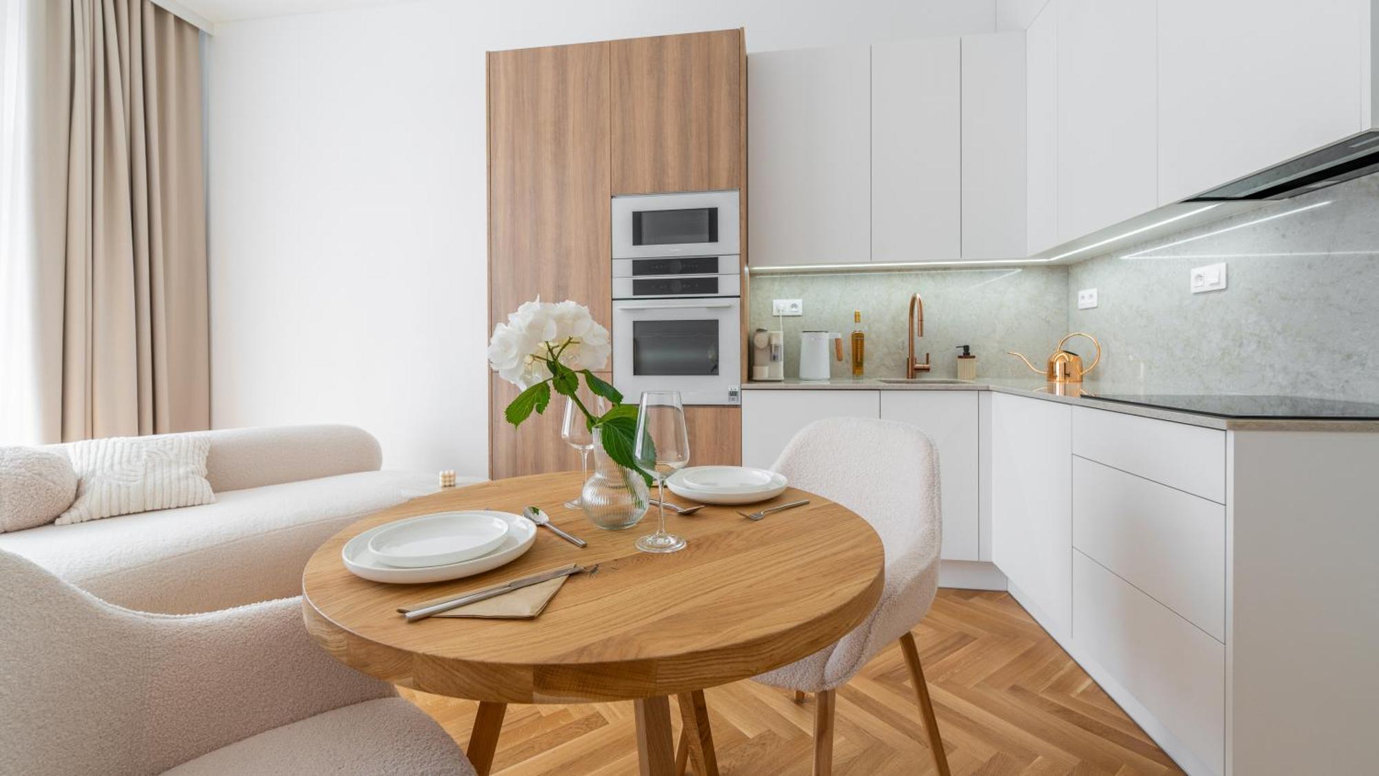 Appartement In The Clouds Letna - Luxury With Romantic Balconies In Quiet Centre Of *